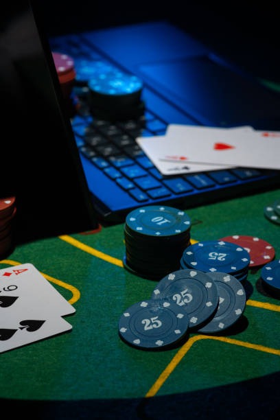Live dealer at Captain's Bounty table with player seats visible on screen